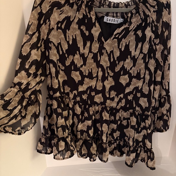 Flowered blouse - Picture 2 of 3